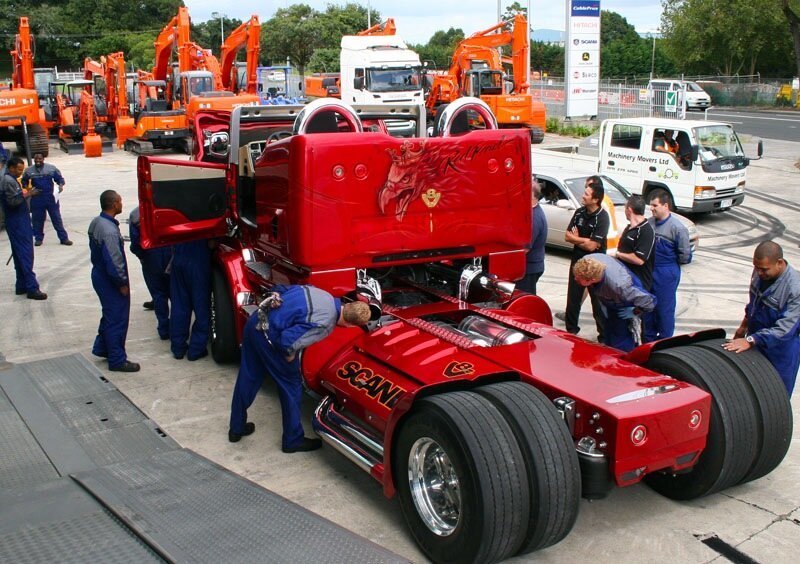 Заряженный грузовик-кабриолет Scania R999 “Red Pearl”