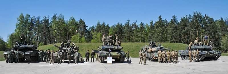 В НАТО провели свой танковый биатлон.