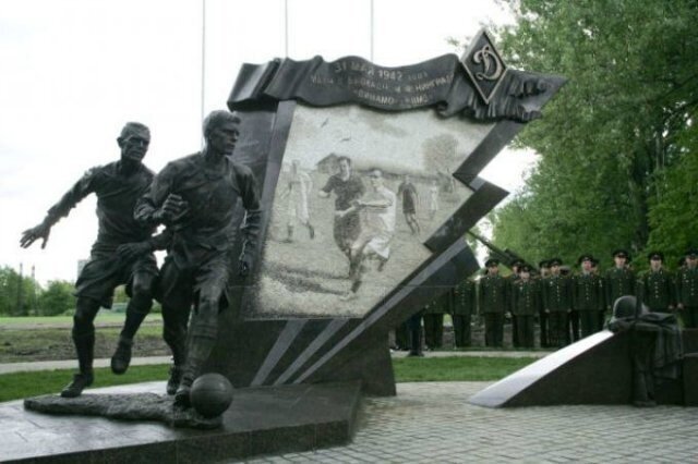 31 мая 1942 года -в блокадном Ленинграде прошел футбольный матч.