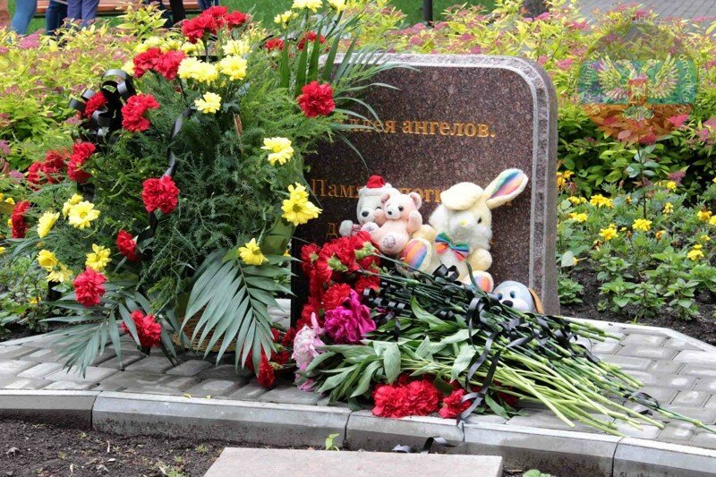 На Аллее ангелов Донецка почтили память детей, погибших от рук украинских военных 