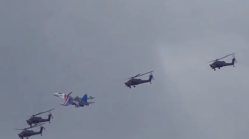 Су-27 и 4 вертолета Ми-28