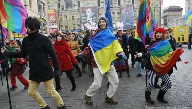 Воскресный Киев: перекрытый центр, геи в балаклавах и признание Порошенко