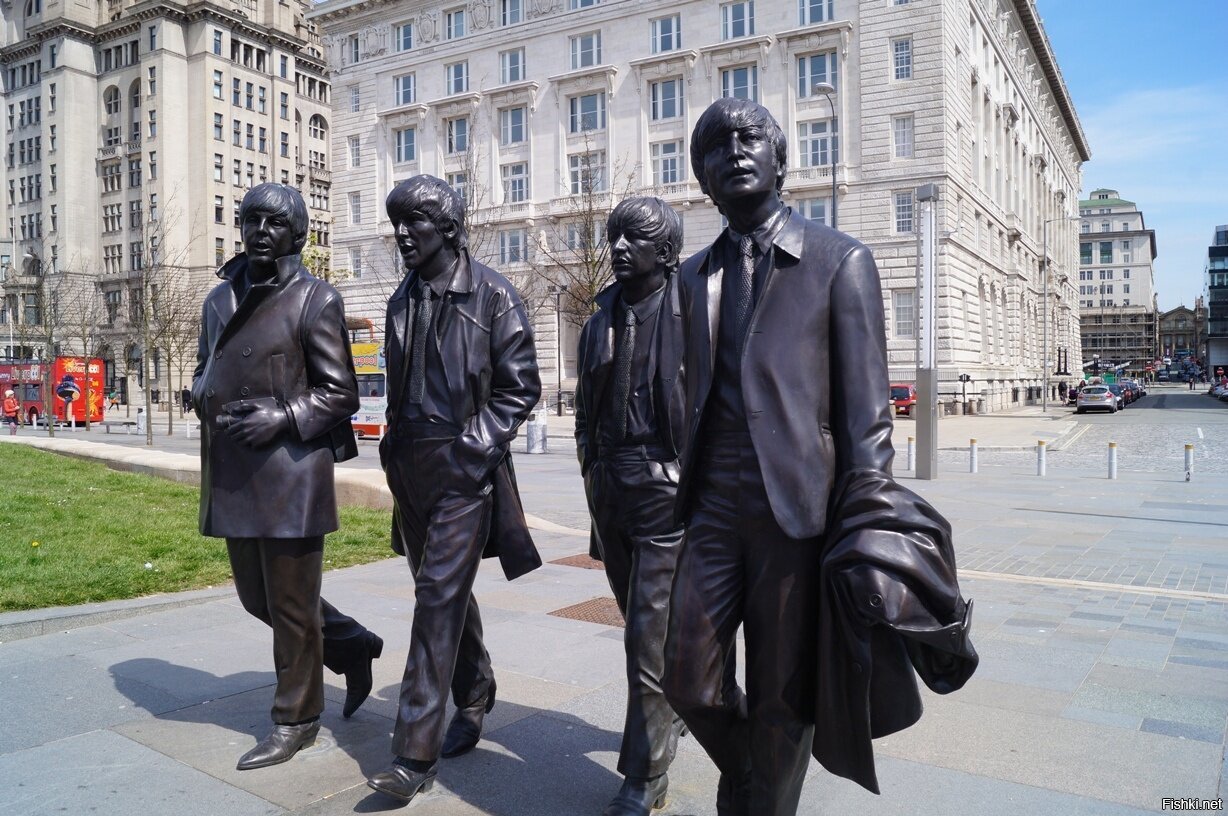 И памятник в Ливерпуле )