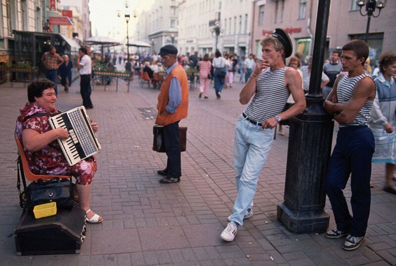 Соло на аккордеоне, Арбат, 1991 год