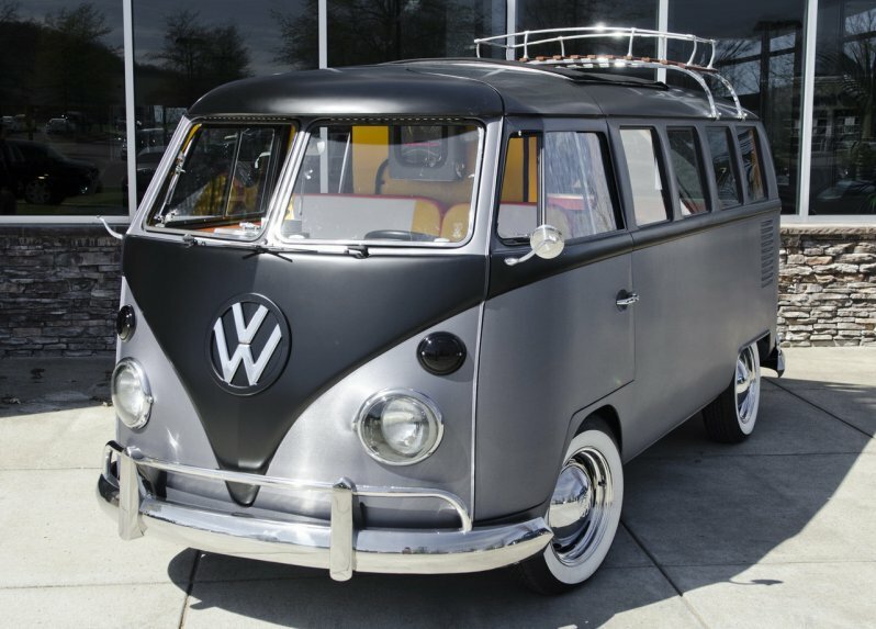 Volkswagen Bus 1967 в стиле DeLorean "Назад в Будущее"