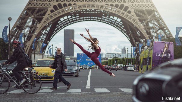 Танец у Эйфелевой башни, Париж