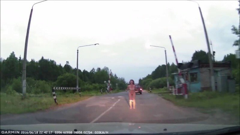 Стриптиз на дороге 