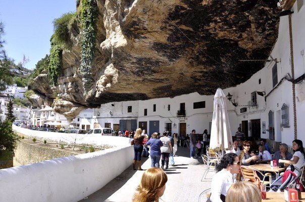 Город под скалой, Setenil de las Bodegas (Испания)