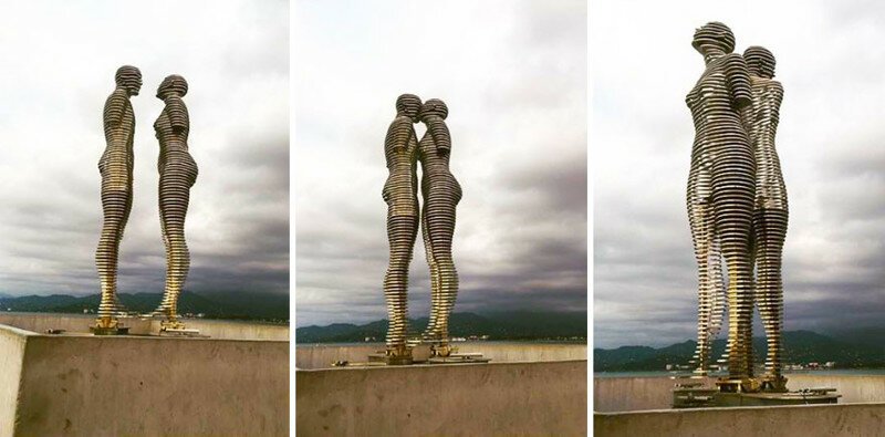Ежедневно эти огромные 8-метровые статуи «проезжают» друг через друга, символизируя утраченную любов