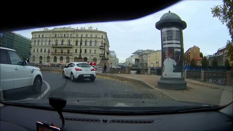 В Петербурге водитель скинул пешехода в Крюков канал