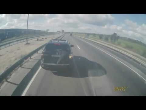 BMW X5 учит фуру