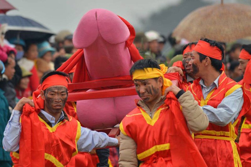 Появление большого пениса на вьетнамском фестивале подверглось критике