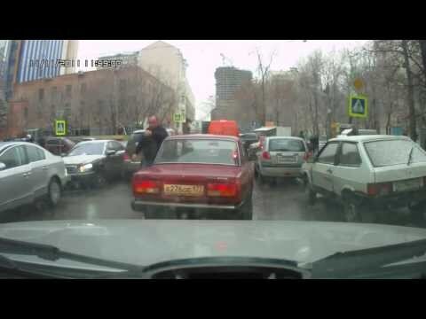 Мудак на джипе совсем обнаглел 