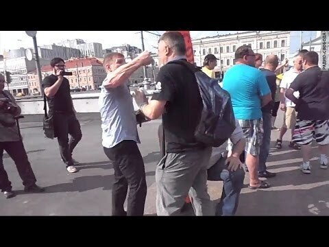 Как в Москве пикетчикам наваляли