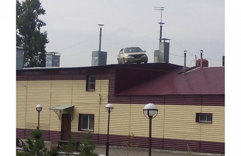 В Кузбассе в День ВДВ,вдвшники изобрели новый способ парковки