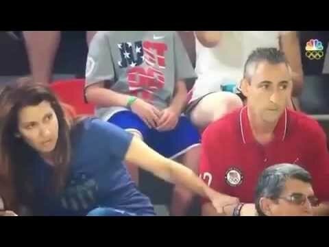 Реакция родителей во время выступления сына гимнаста