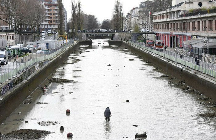 Необычные находки на дне канала Сен-Мартен в Париже 