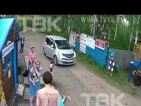 Получила шлагбаумом по голове