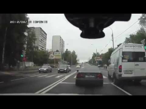 Тупой гонщик разбил свое авто