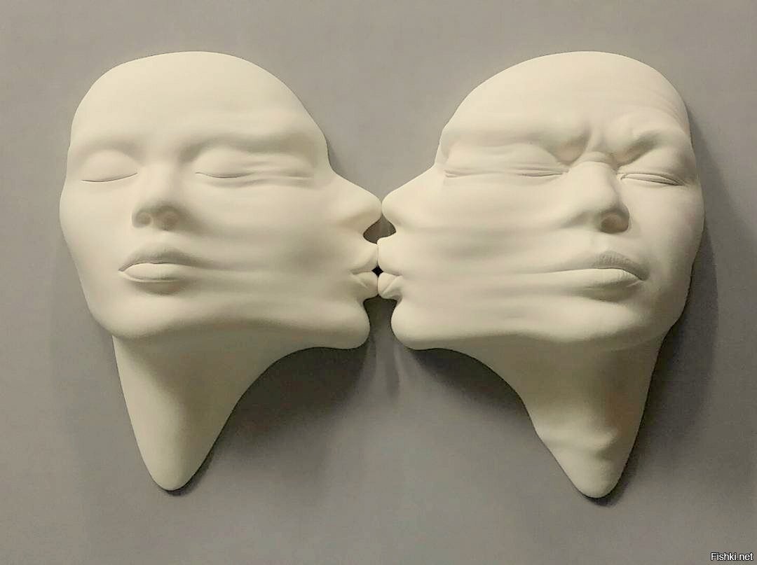 Керамическая скульптура от художника Johnson Tsang