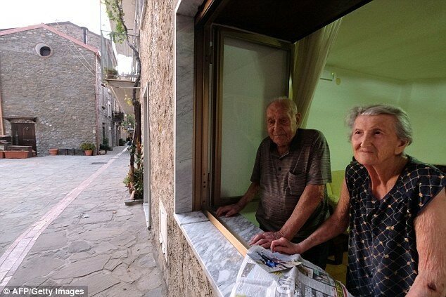 Жители итальянской деревни раскрывают секрет своего долголетия: любовь и свежие продукты