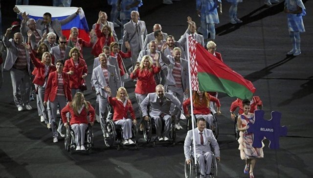 Белорусские спортсмены пронесли флаг России на открытии Паралимпиады-2016