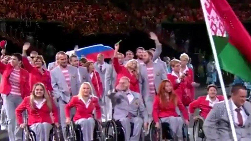 Видео проноса белорусской делегацией российского флага в Рио