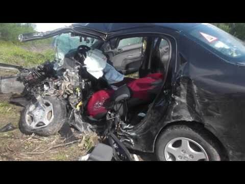 В Мурманской области прицеп грузовика смял встречную легковушку