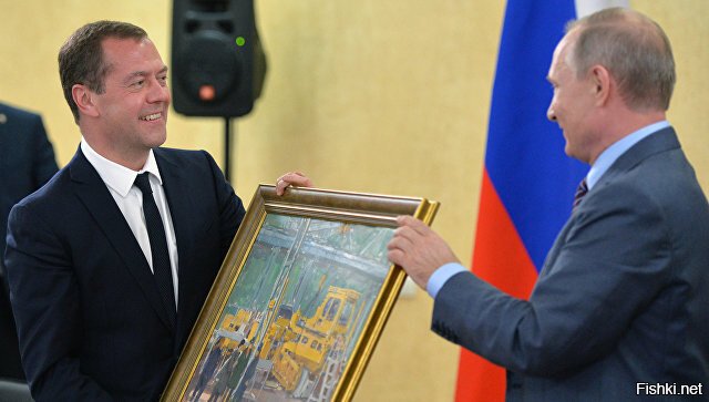 Путин подарил Медведеву на день рождения картину &quot;В цеху&quot;