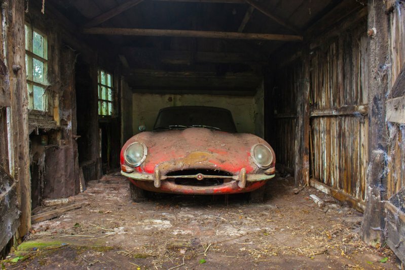 Раритетный Jaguar E-Type 1964 года, найденный в старом сарае
