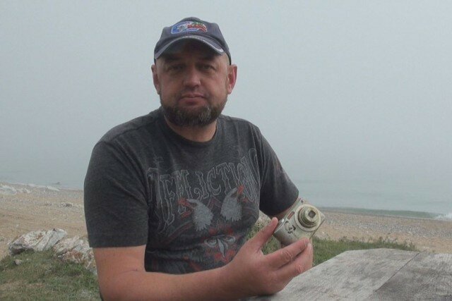 Иркутский дайвер вернул семье фотоаппарат, три года пролежавший на дне Байкала