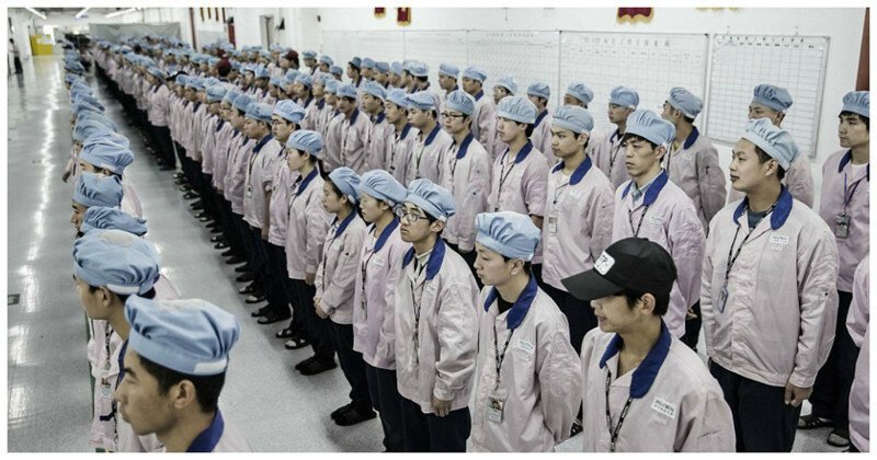 Как живут и работают сборщики iPhone на огромном заводе в Китае