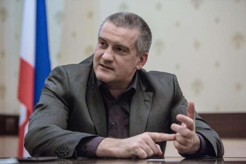 Аксенов удивился зарплатам у руководства одной из крымских больниц  .r/n
