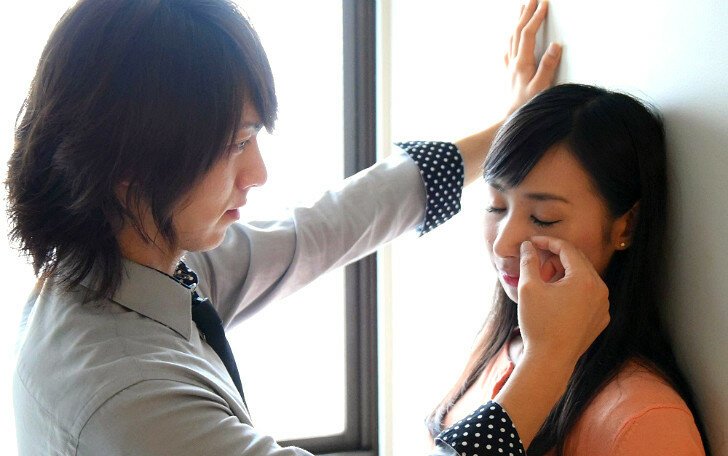 Японки теперь могут нанять человека, который будет вытирать им слезы на работе