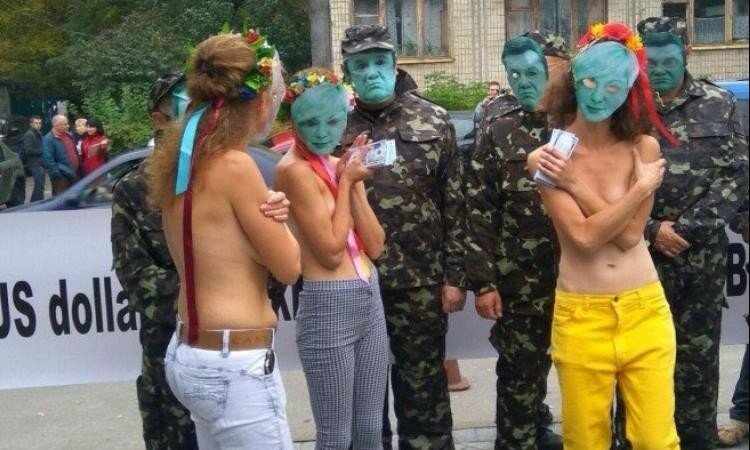 FEMEN и "Торнадо" против Януковича