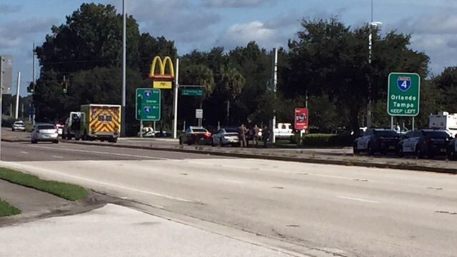 В США вооружённые люди взяли заложников в McDonald's