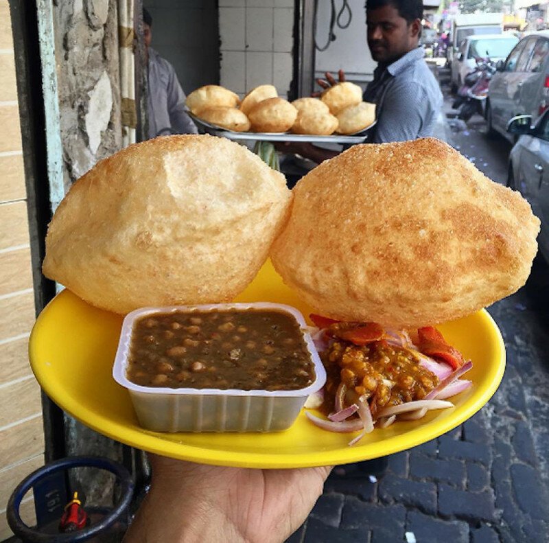 Фотограф совершил путешествие по Индии, пробуя индийскую еду и делая ее снимки