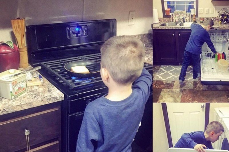 Маму шестилетнего мальчика раскритиковали за то, что приучает сына к работе по хозяйству