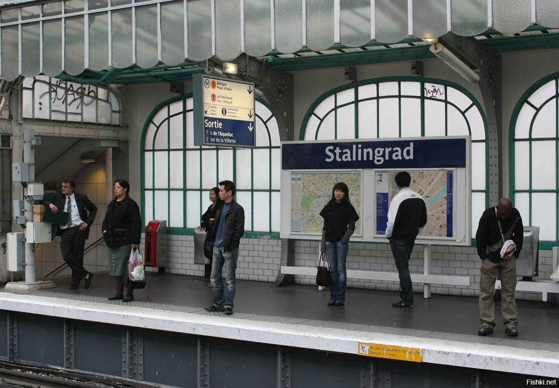 Станция метро &quot;Сталинград&quot; в Париже