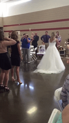 Невеста устроила необычный сюрприз для своей подружки