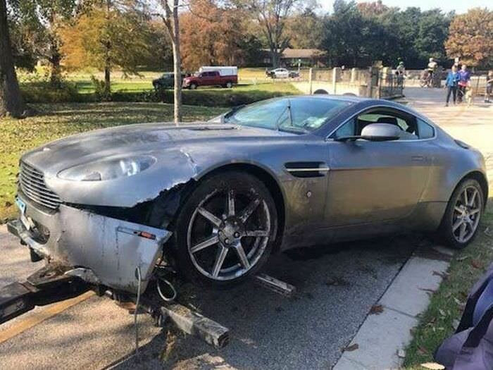 Подросток утопил отцовский Aston Martin