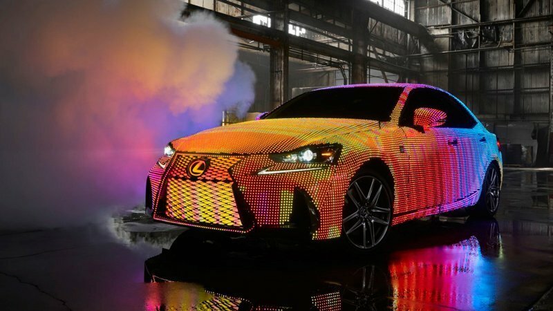 Кузов Lexus IS целиком покрыли светодиодами