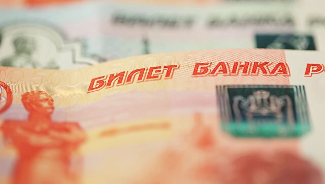 Дума приняла закон о повышении МРОТ до 7,8 тысяч рублей с 1 июля 2017 года