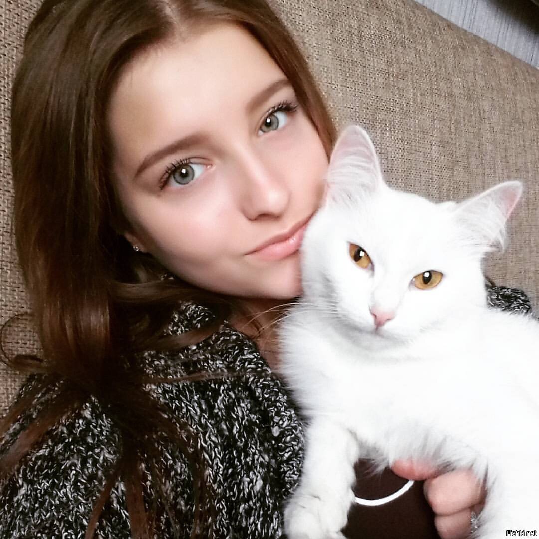 Омская красавица (слева), справа просто кот))
