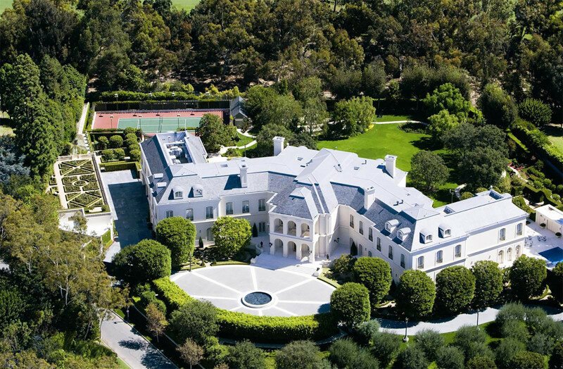 Чета Бекхэмов присмотрела себе новый особняк в Калифорнии за £160 млн