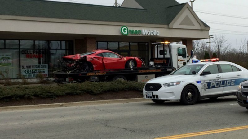 В США парень Ferrari 488 GTB въехал в парикмахерскую