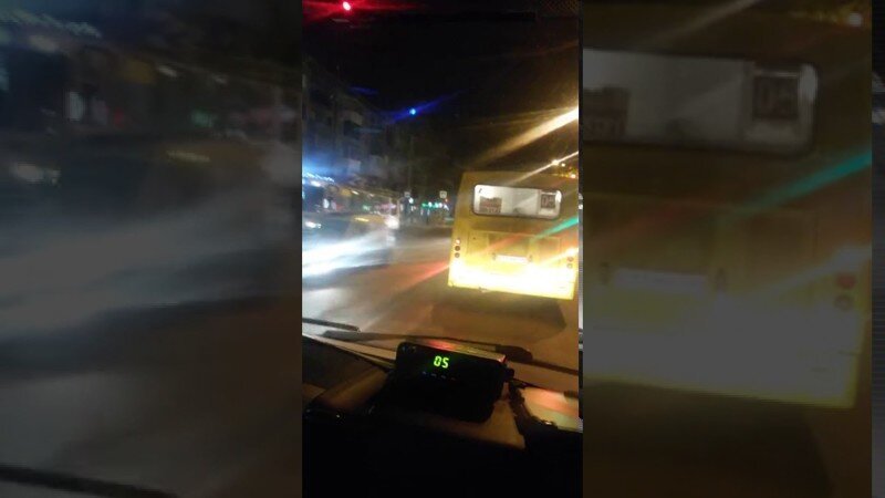 «Вот конь!»: водитель екатеринбургской маршрутки блокировал дорогу скорой помощи