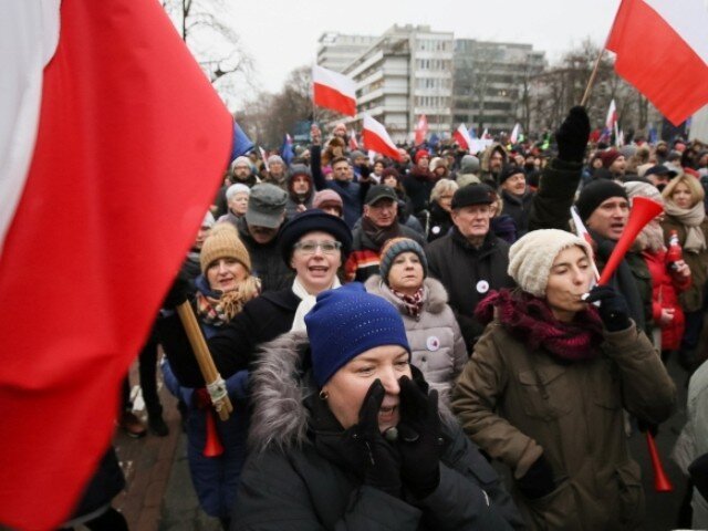 Польский Майдан: заблокировано здание парламента — ПРЯМАЯ ТРАНСЛЯЦИЯ. В ПОЛЬШЕ НАЧАЛСЯ «МАЙДАН»