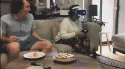 Бабушкино знакомство с виртуальной реальностью