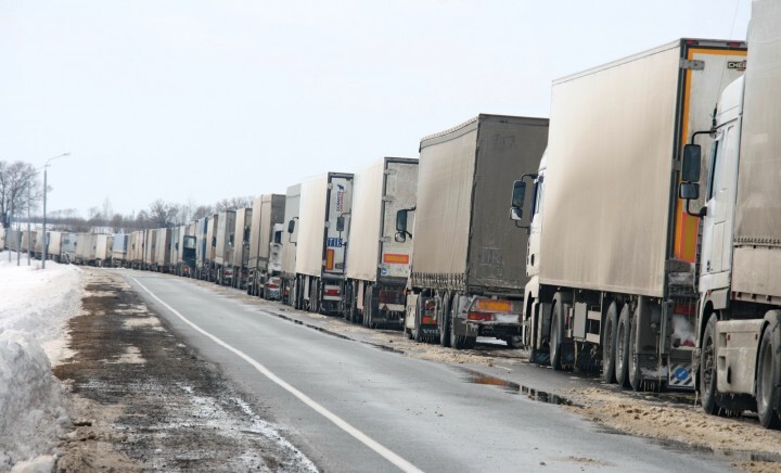 Фуры стоят на границе, на Украине подсчитывают убытки